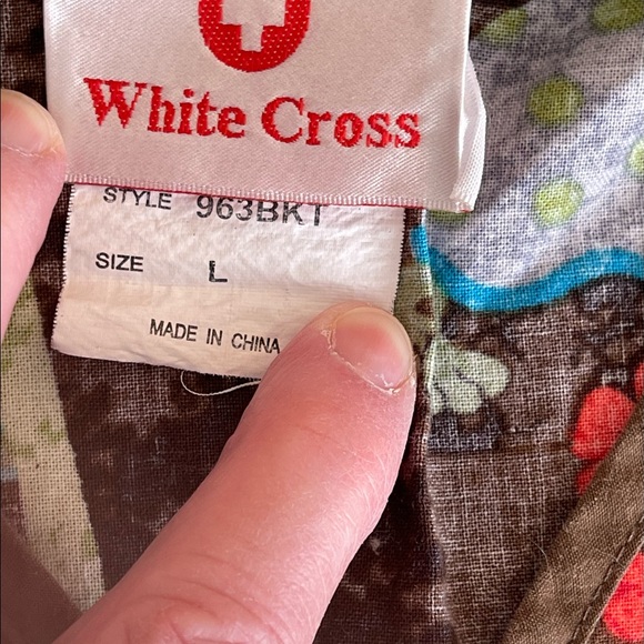White Cross Brand Scrub Top, Turtle Scrubs, Size Large, tie waist - Picture 5 of 15